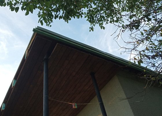 Izolace střechy (30m2) + podbití přesahu střechy