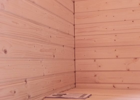 Zahradní finská sauna spojená s kůlnou