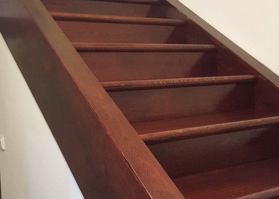 Renovace, obložení dřevěných schodů